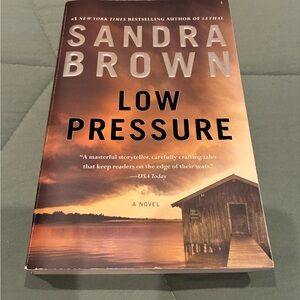 Sandra Brown Low Pressure Book